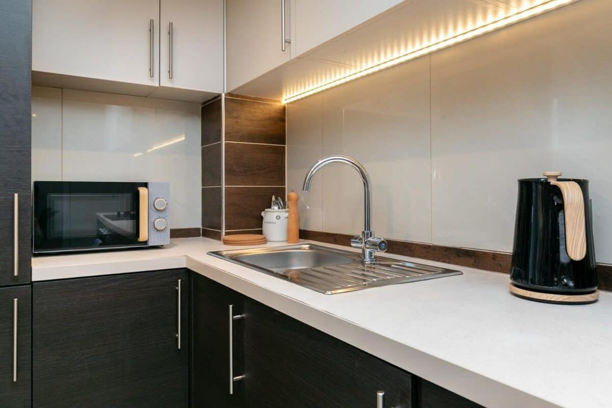 Modern 1 Bedroom Apartment In Woking Town Centre Exteriér fotografie