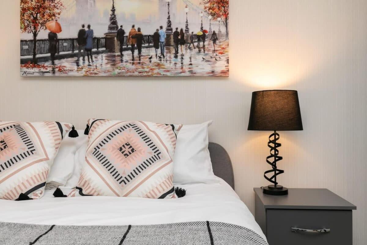 Modern 1 Bedroom Apartment In Woking Town Centre Exteriér fotografie