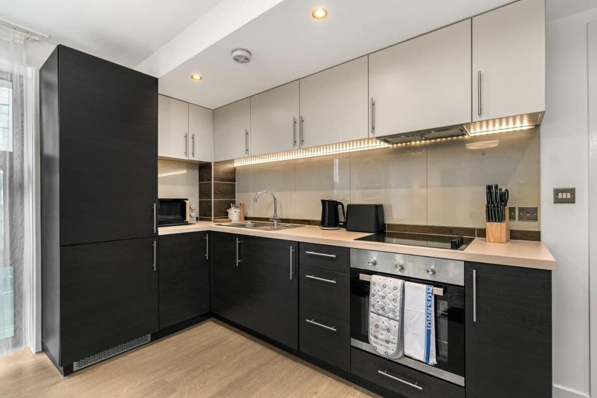 Modern 1 Bedroom Apartment In Woking Town Centre Exteriér fotografie