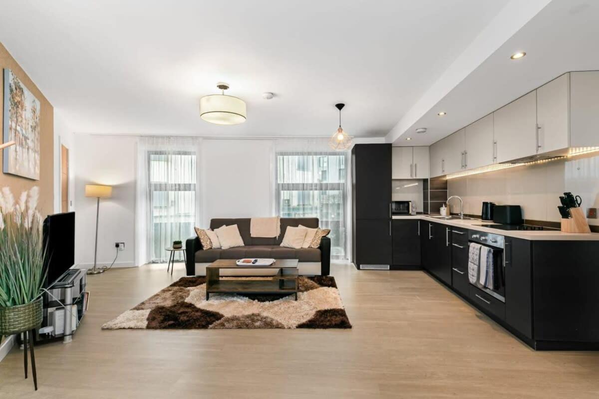 Modern 1 Bedroom Apartment In Woking Town Centre Exteriér fotografie