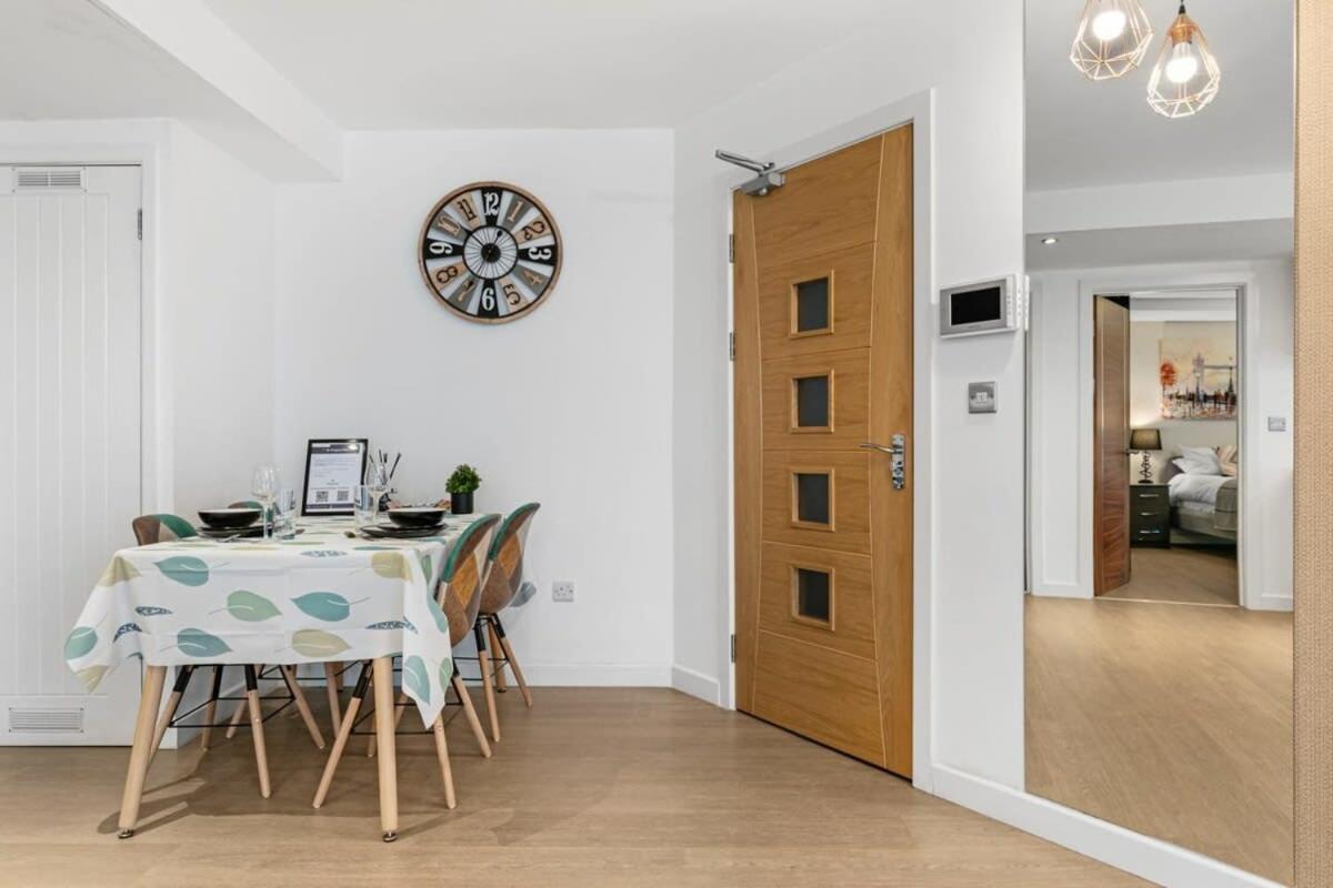 Modern 1 Bedroom Apartment In Woking Town Centre Exteriér fotografie